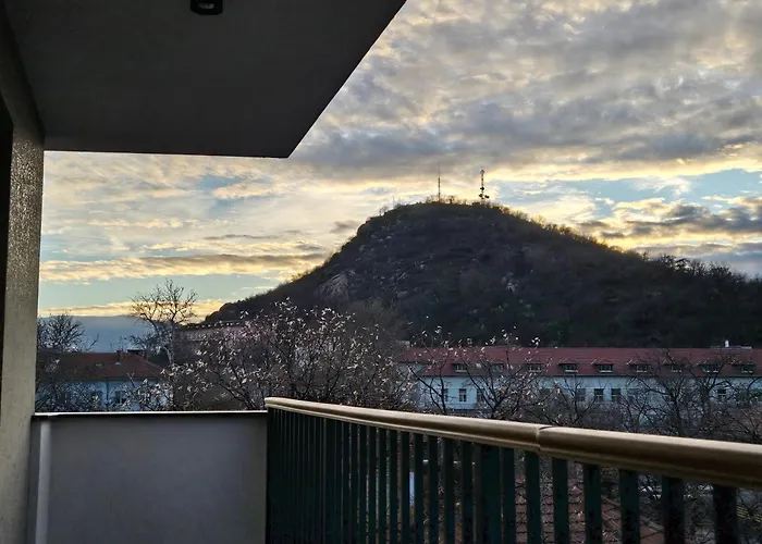 Lägenhetshotell Hills With Free Parking 4*