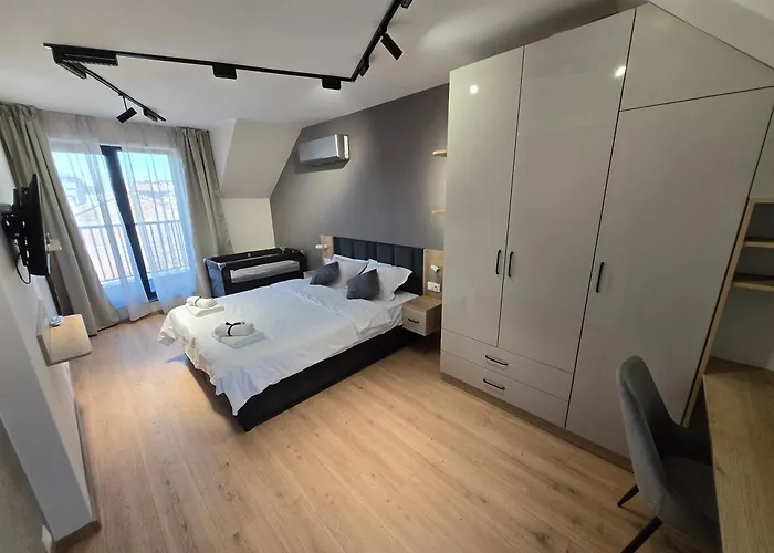 Hills With Free Parking 4*