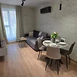 Hills With Free Parking 4*
