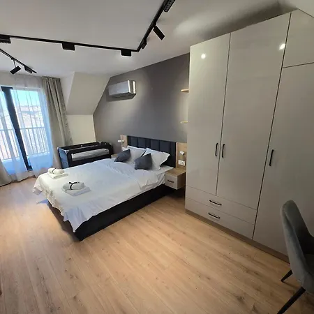 Hills With Free Parking 4*