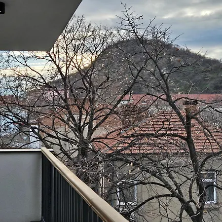 Hills With Free Parking 플로브디프
