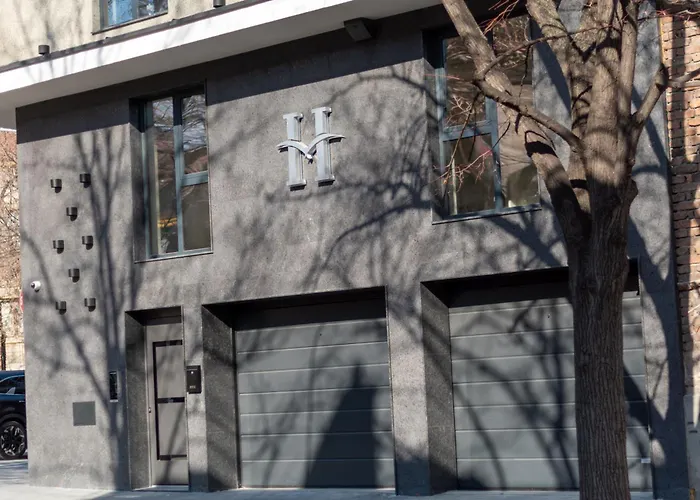 Apart-hotel Hills With Free Parking 4*